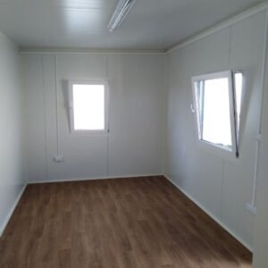 Container ufficio da 18 m² con servizi igienici: comfort e isolamento ottimale