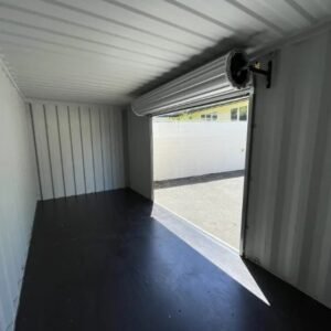 Container marittimo da 20 piedi, viaggio unico, con porta avvolgibile.